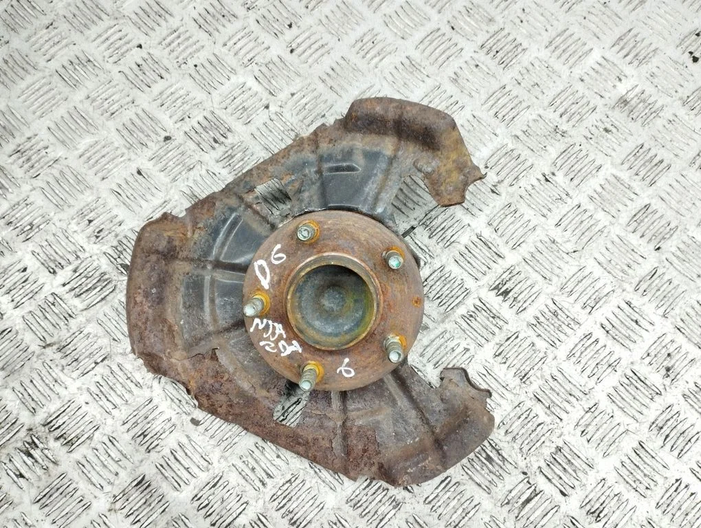 Rear wheel hub – rear right