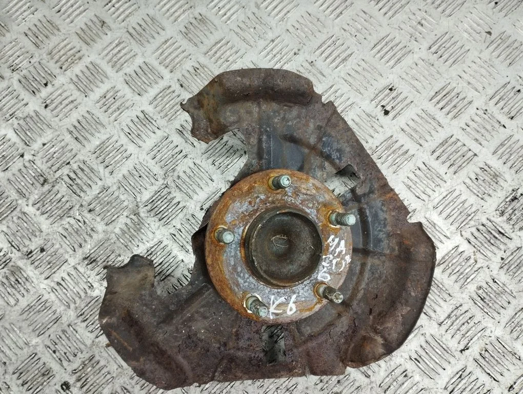 Rear wheel hub – front left