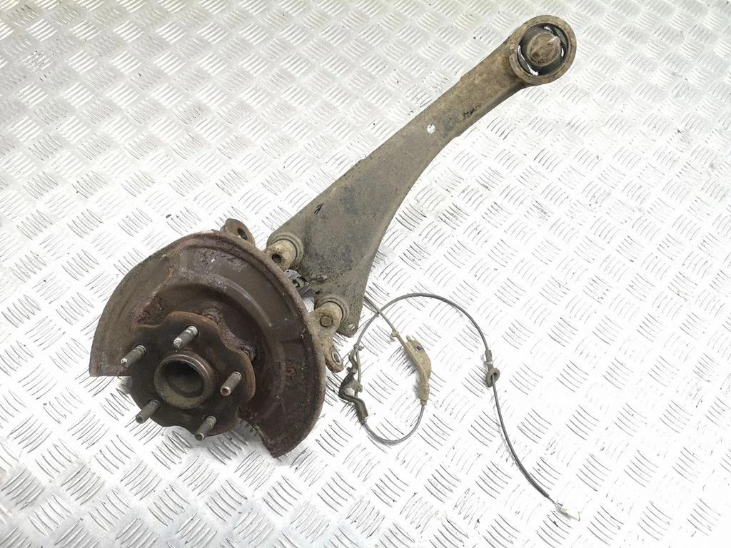 Rear wheel hub – left