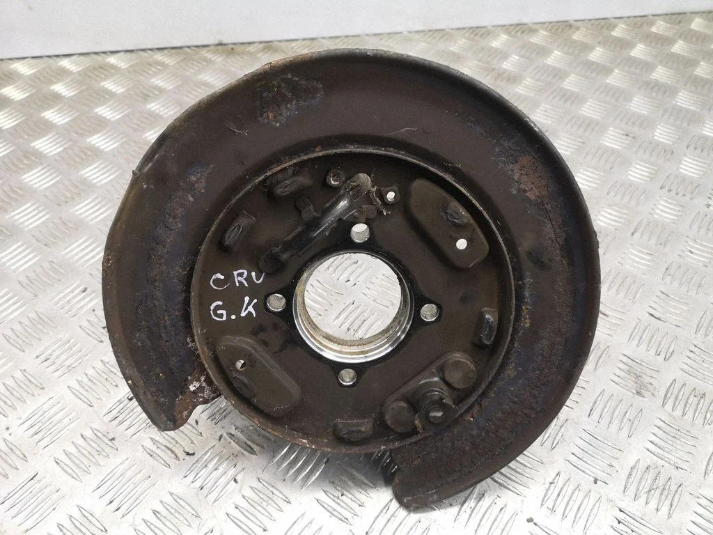 Rear wheel hub – left