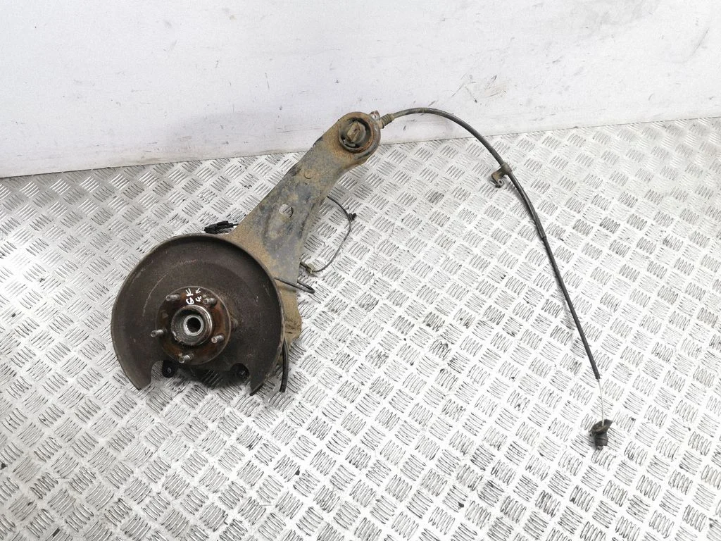 Rear wheel hub – left