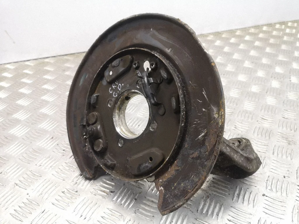 Rear wheel hub – right