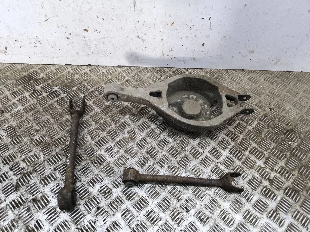 Rear upper control arm/wishbone – right