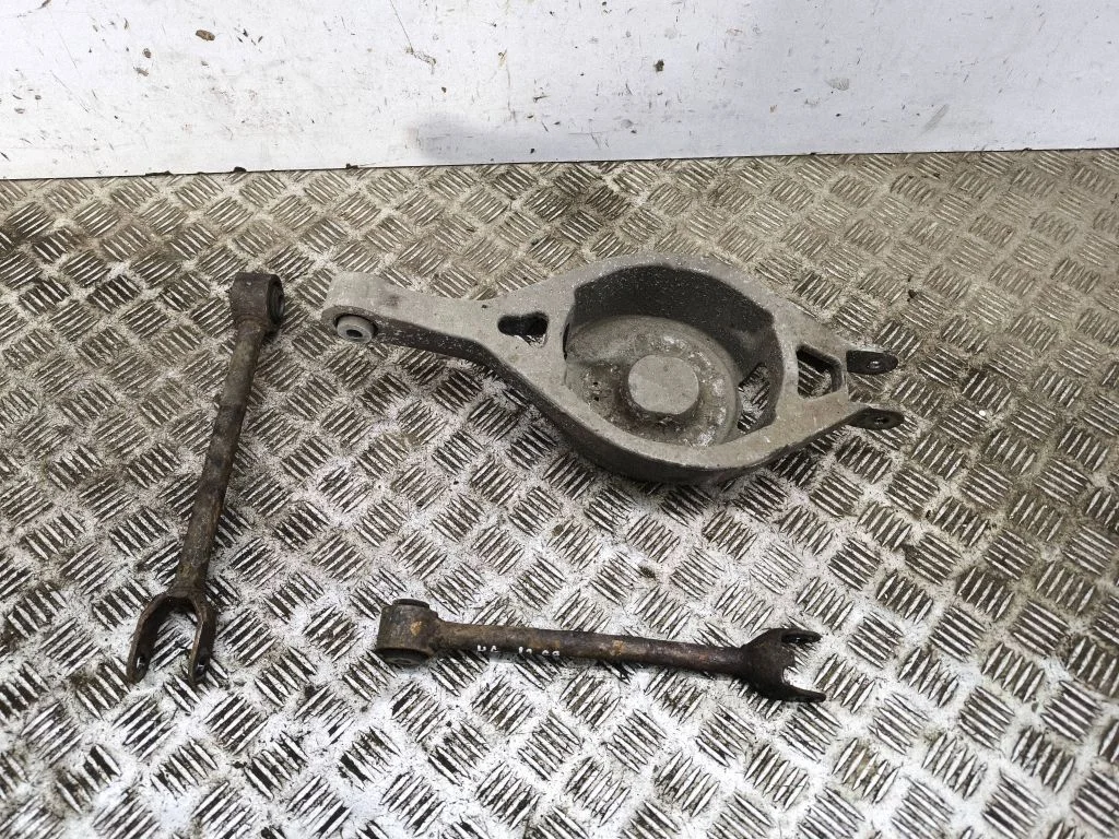Rear upper control arm/wishbone – left