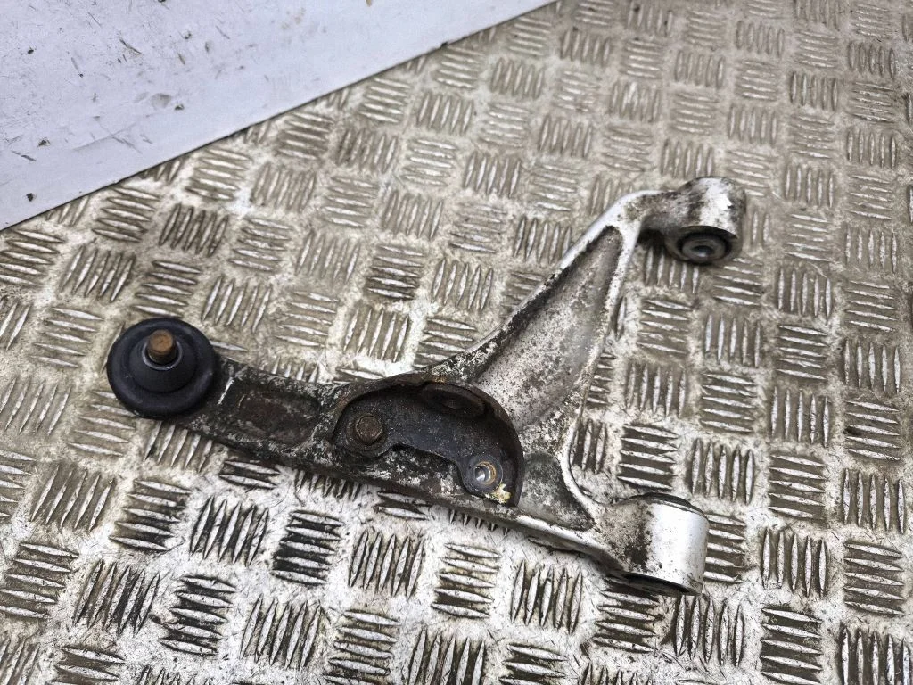 Rear upper control arm/wishbone – left