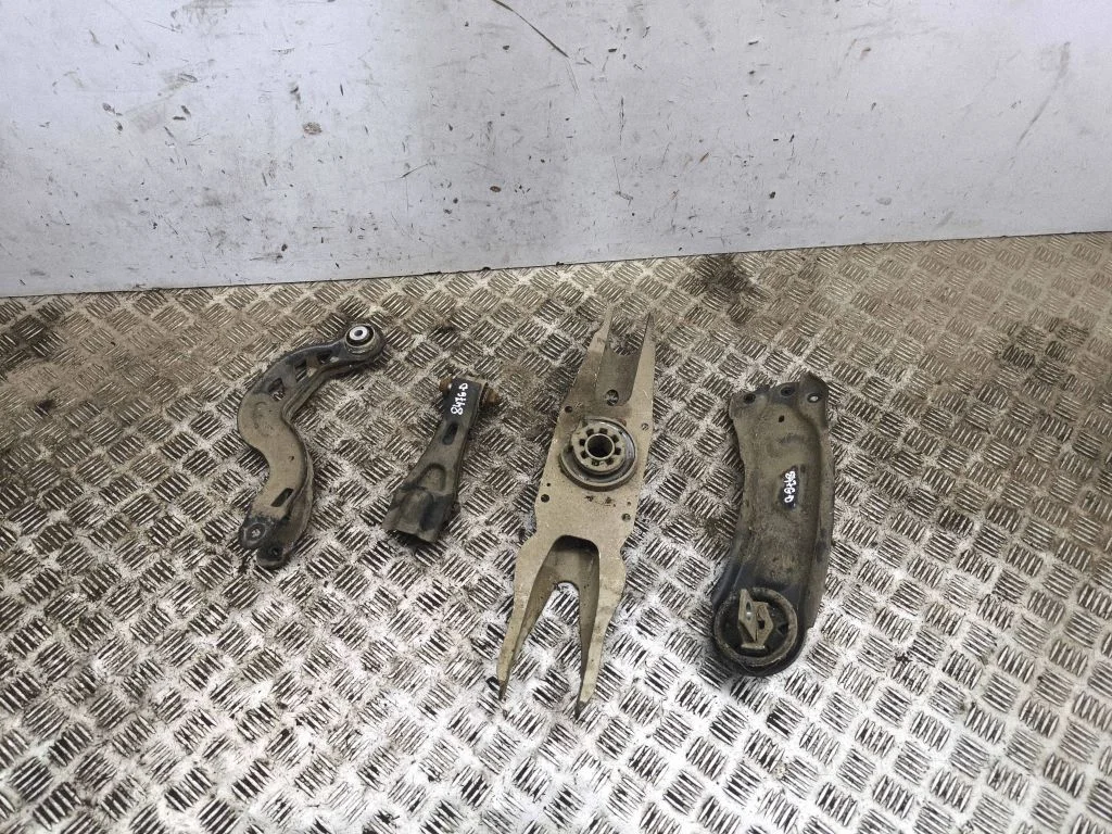 Rear upper control arm/wishbone – right