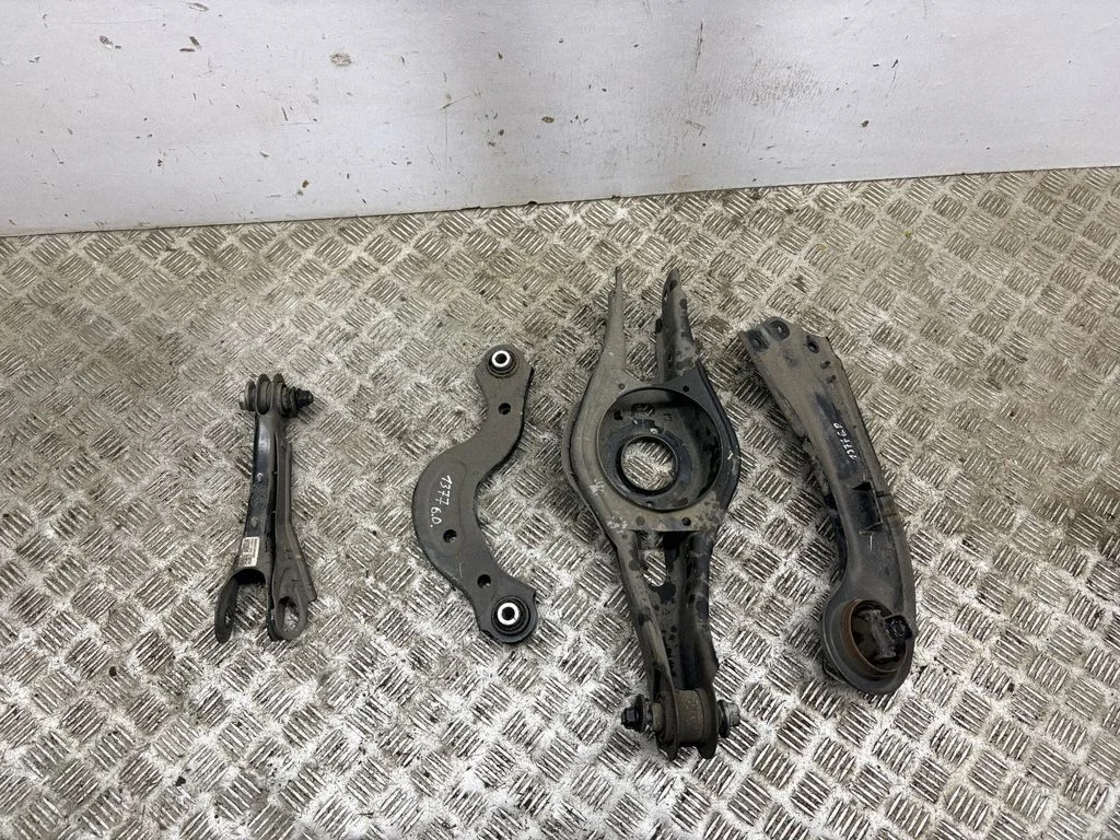 Tagumine ülemine õõtshoob 55251N9050