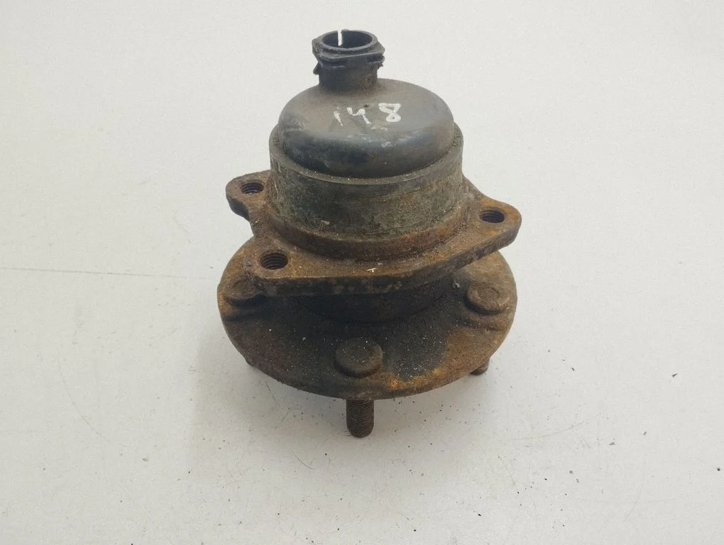Rear wheel hub