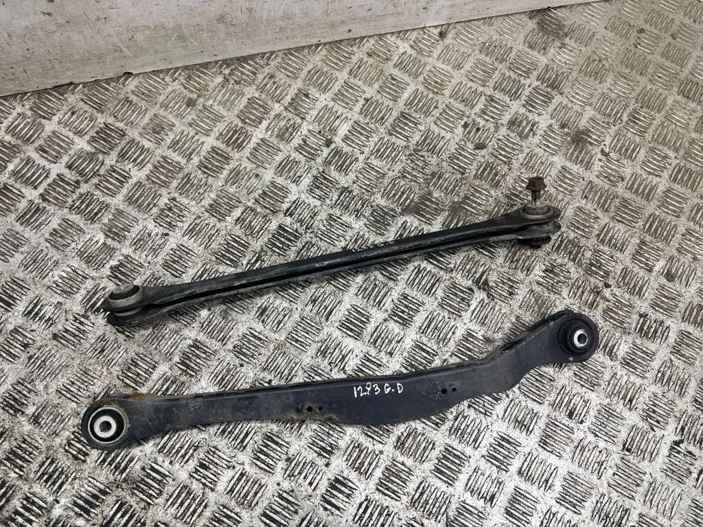 Rear upper control arm/wishbone – right