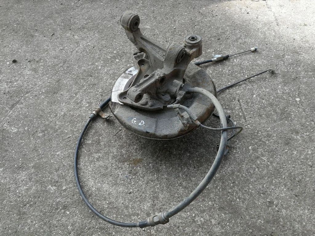 Rear wheel hub – rear right