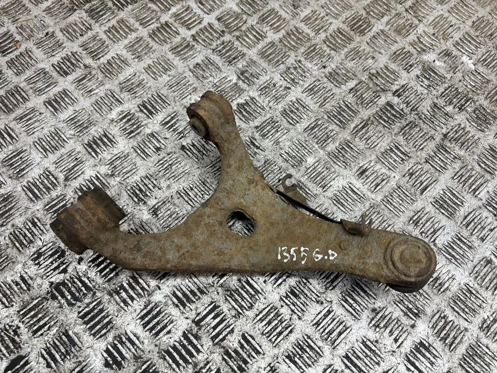Tagumine ülemine õõtshoob – parem