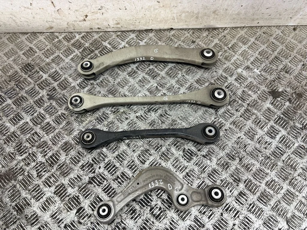 Rear upper control arm/wishbone – right