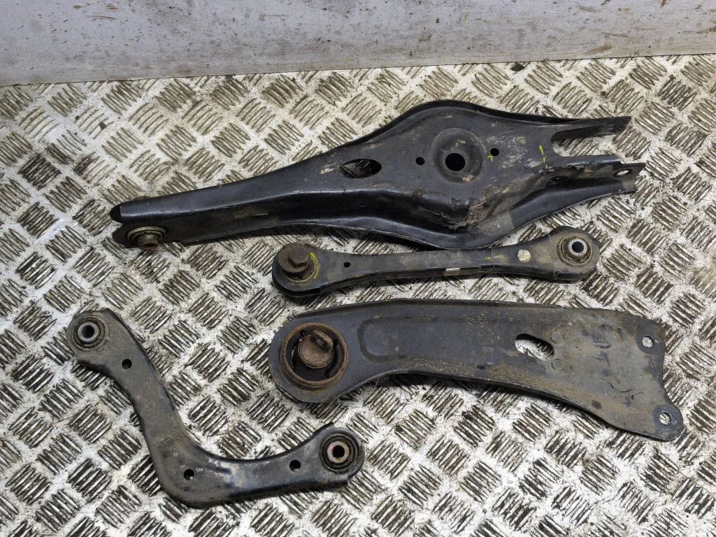Rear upper control arm/wishbone – KIA Niro (2016-2022)