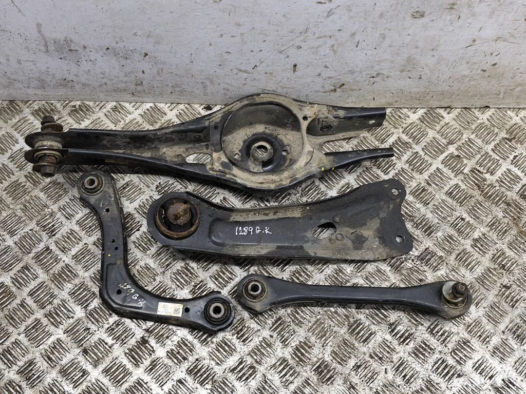 Rear upper control arm/wishbone – KIA Niro (2016-2022)
