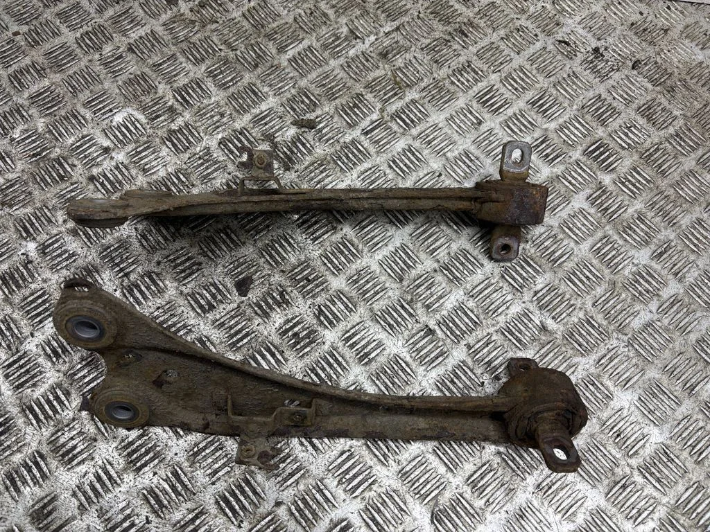 Rear upper control arm/wishbone