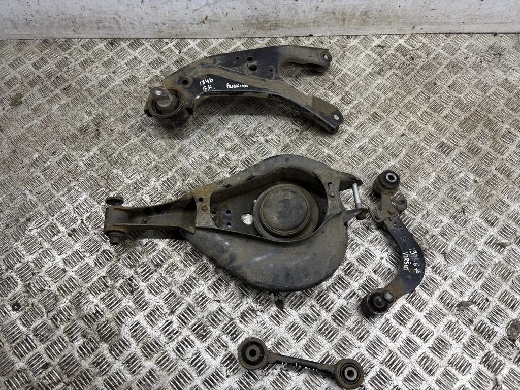 Rear upper control arm/wishbone – left