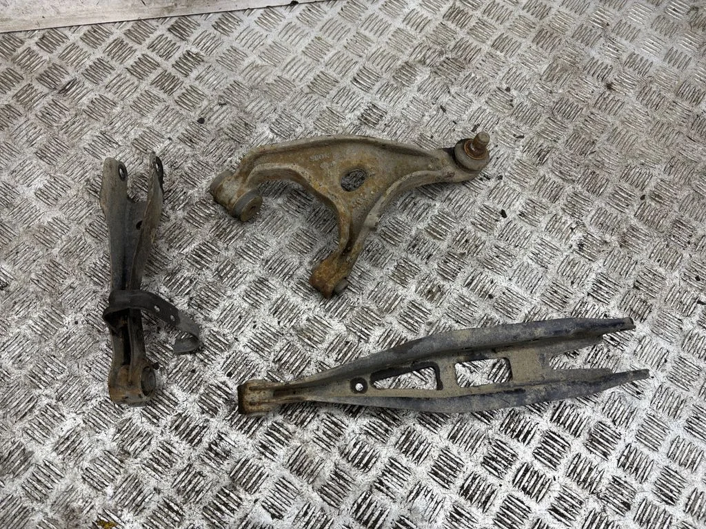 Rear upper control arm/wishbone – right
