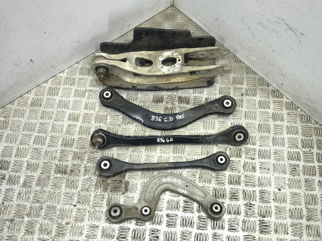 Rear upper control arm/wishbone – right