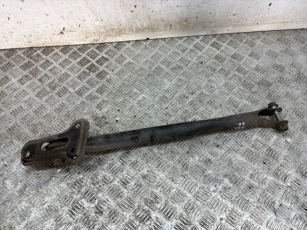 Rear upper control arm/wishbone – left