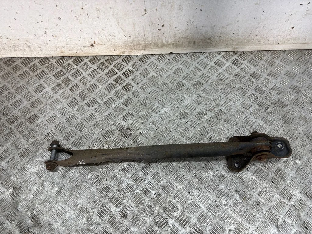 Rear upper control arm/wishbone – right