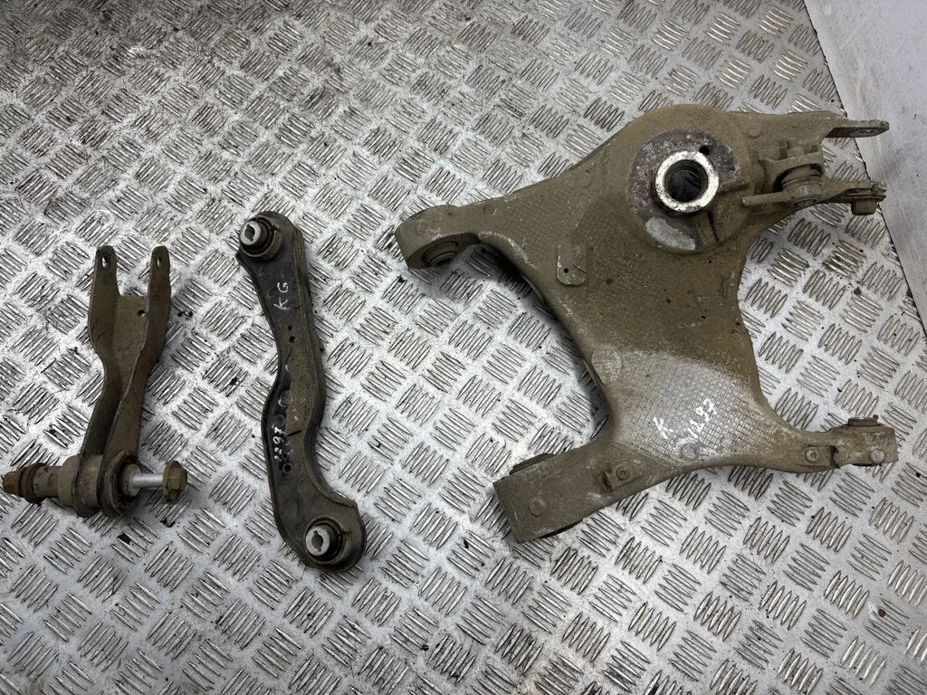 Rear upper control arm/wishbone – left