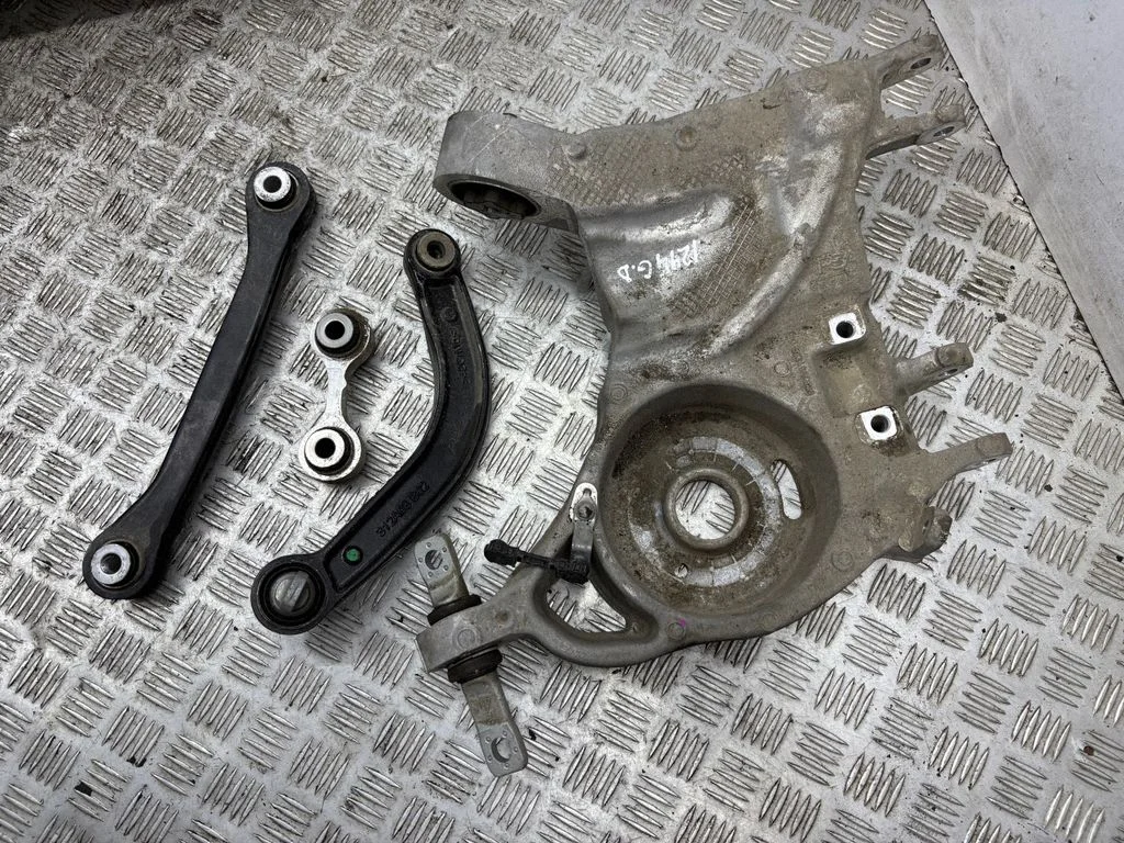 Rear upper control arm/wishbone – right