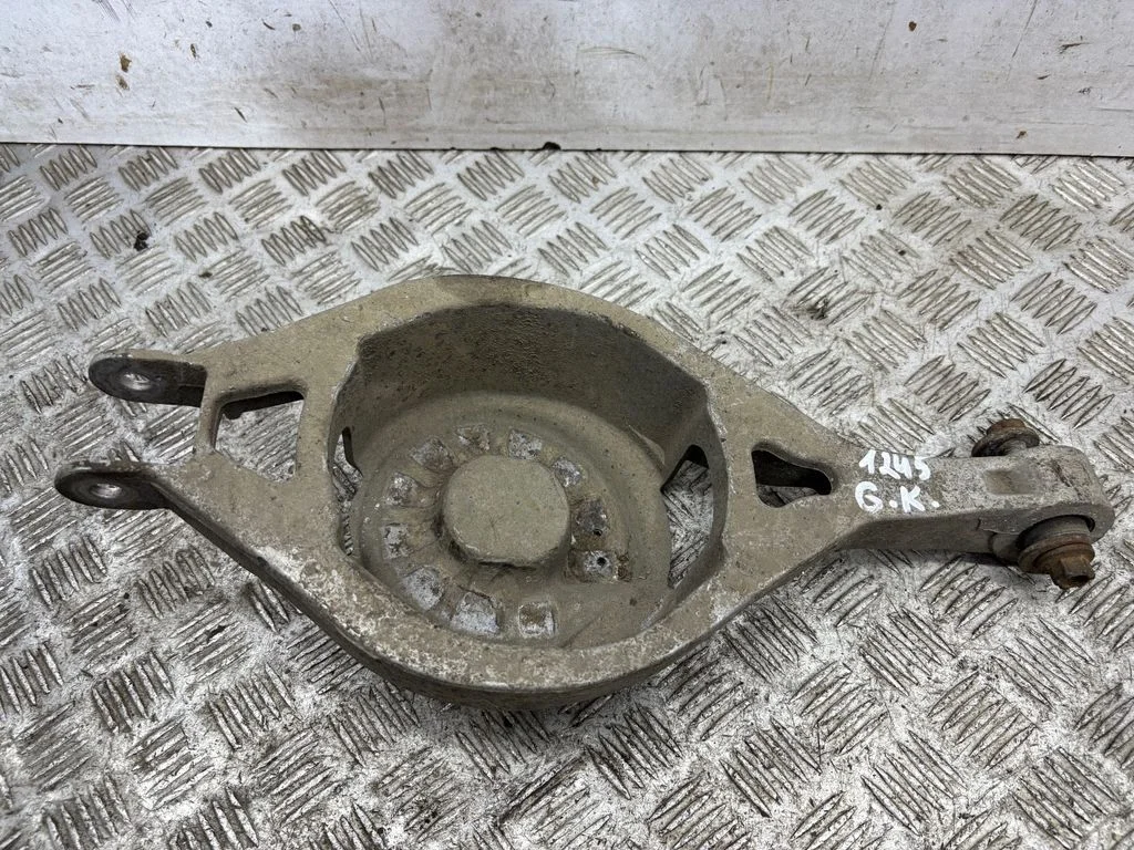 Rear upper control arm/wishbone – left