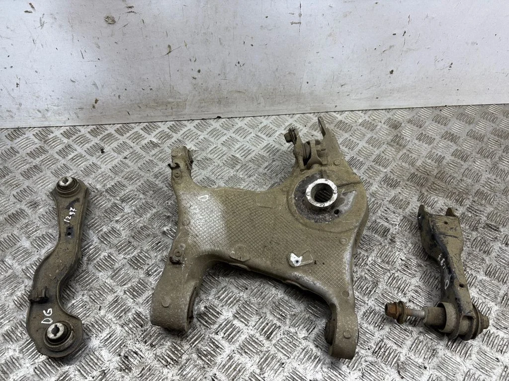 Rear upper control arm/wishbone – right