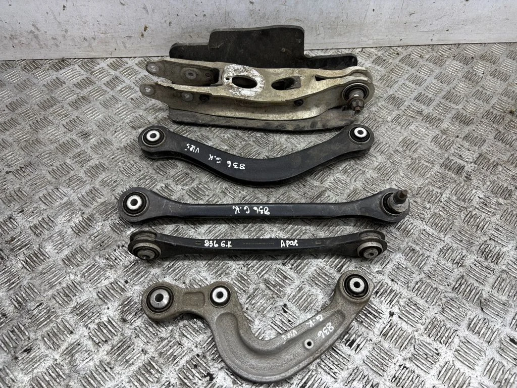 Rear upper control arm/wishbone – left