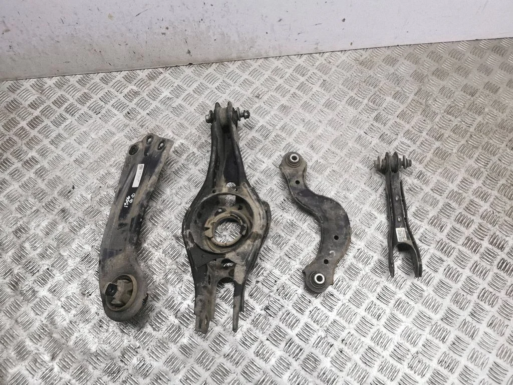 Rear upper control arm/wishbone 55251N9050