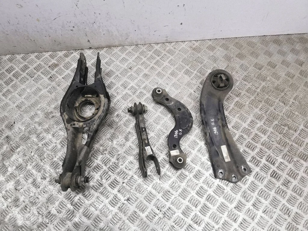 Rear upper control arm/wishbone 55210N9050
