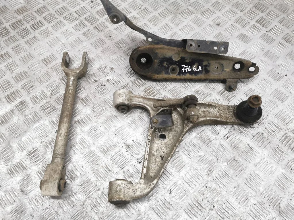 Rear upper control arm/wishbone – left