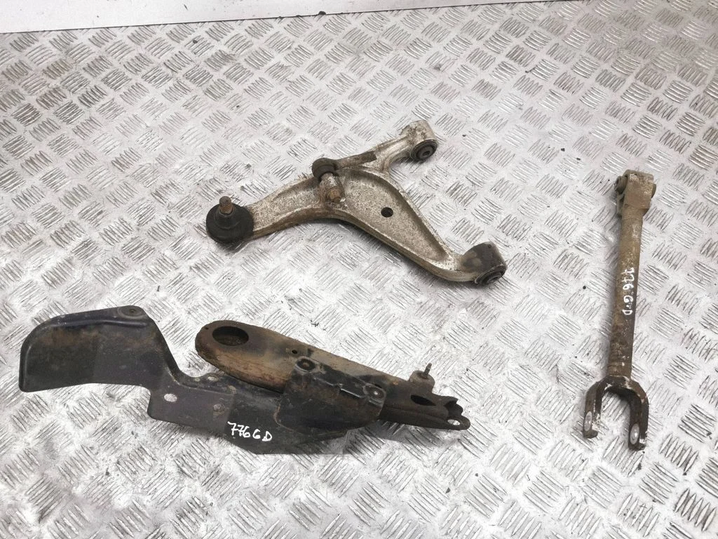 Rear upper control arm/wishbone – right