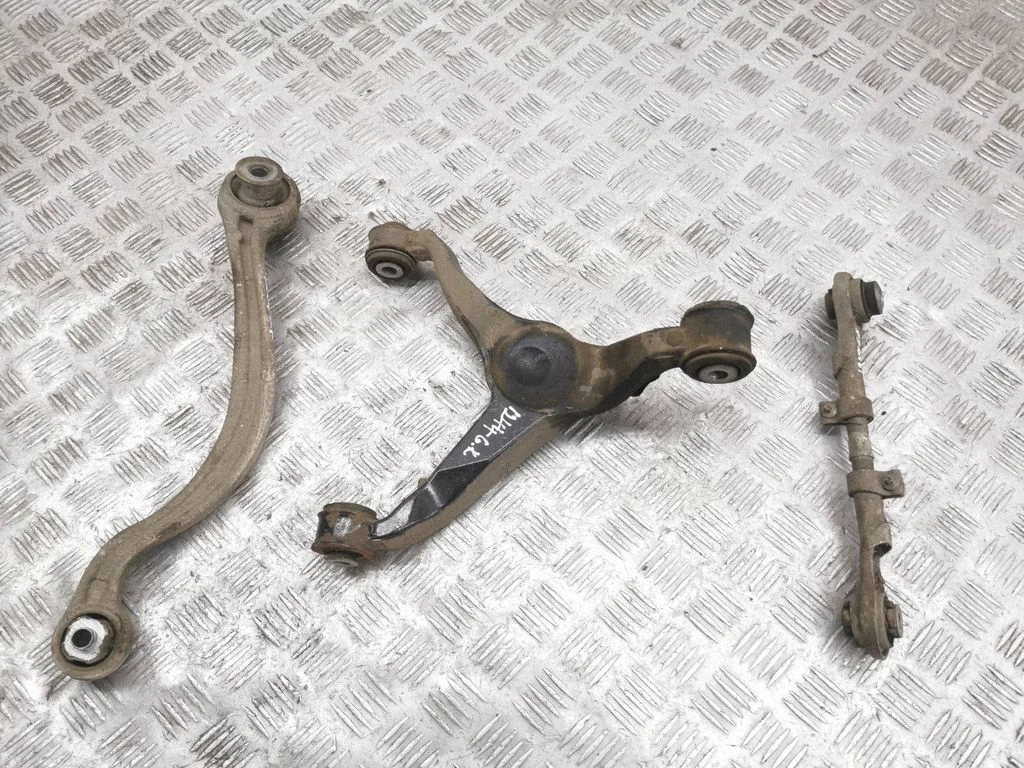 Rear upper control arm/wishbone – left