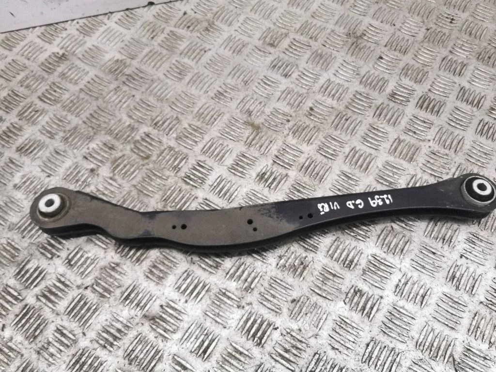 Rear upper control arm/wishbone – right