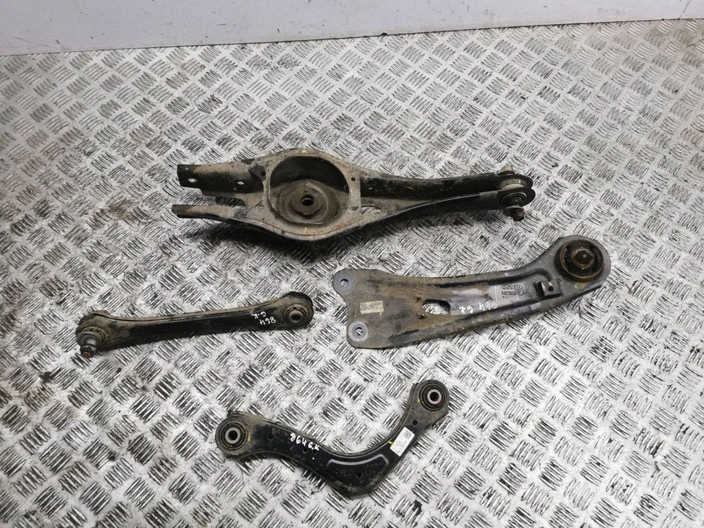 Rear upper control arm/wishbone 5527G2000