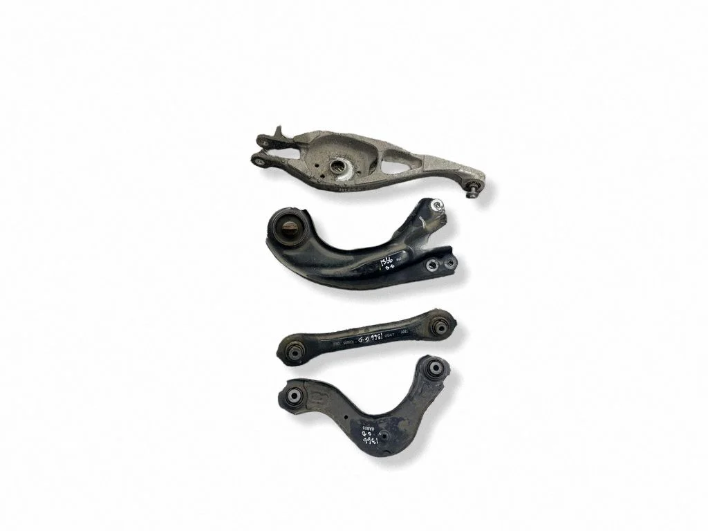 Rear upper control arm/wishbone – right