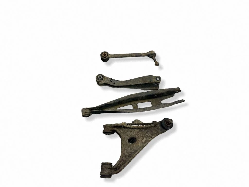 Tagumine ülemine õõtshoob – vasak