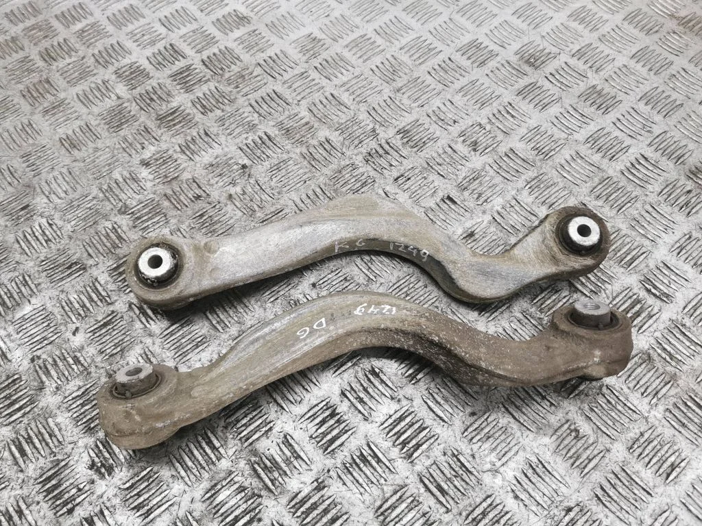 Rear upper control arm/wishbone
