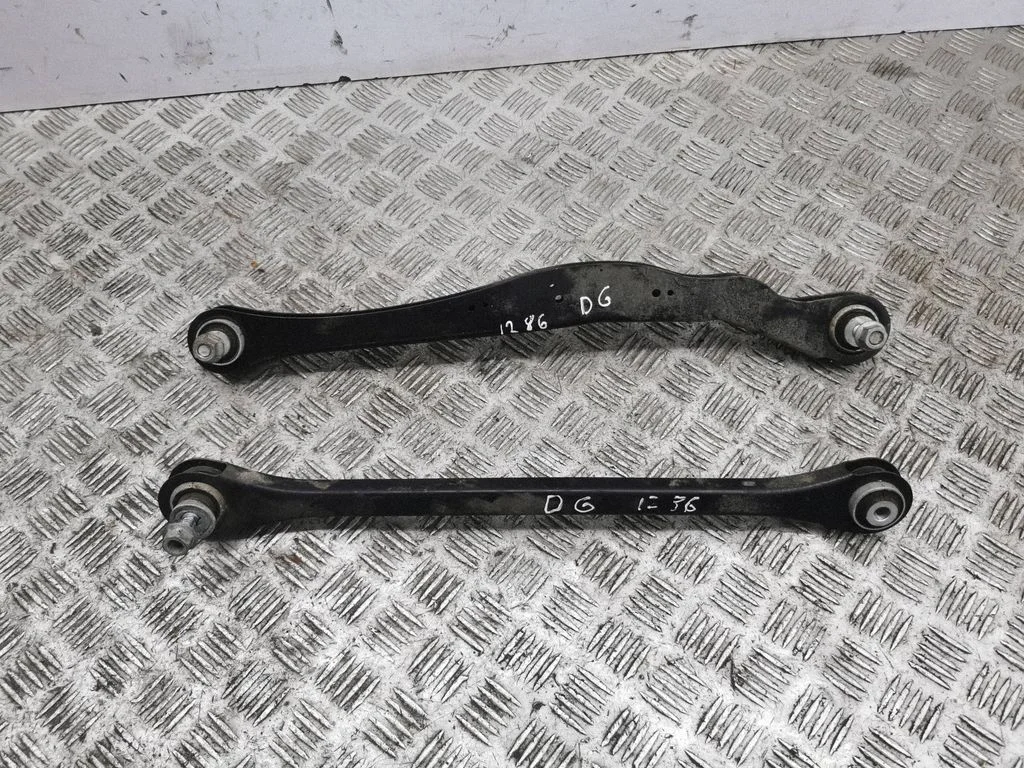 Rear upper control arm/wishbone – right