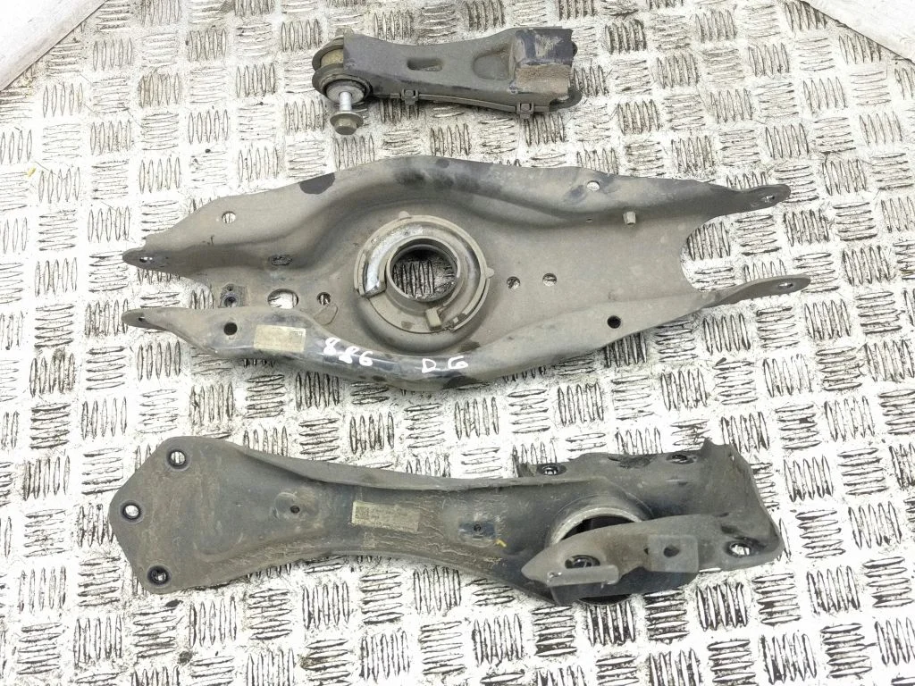 Rear upper control arm/wishbone – right