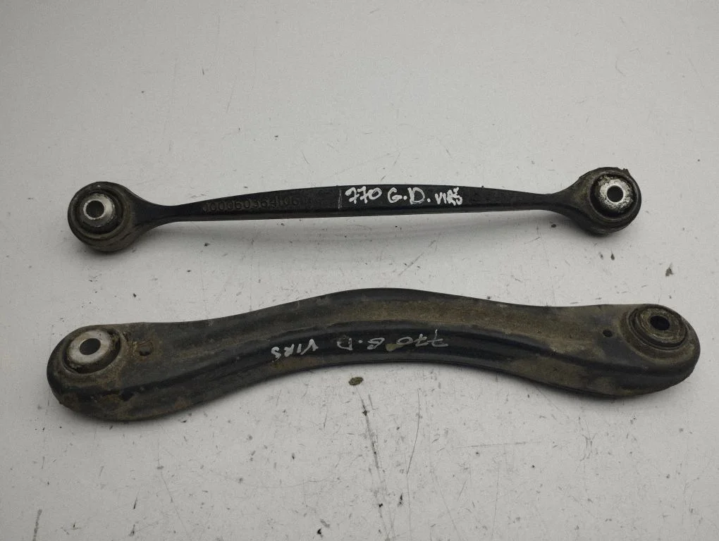 Rear upper control arm/wishbone – right