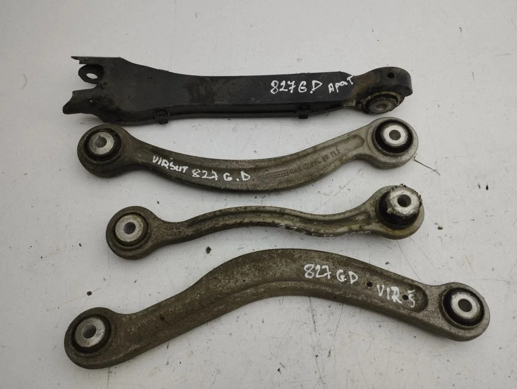 Rear upper control arm/wishbone – right