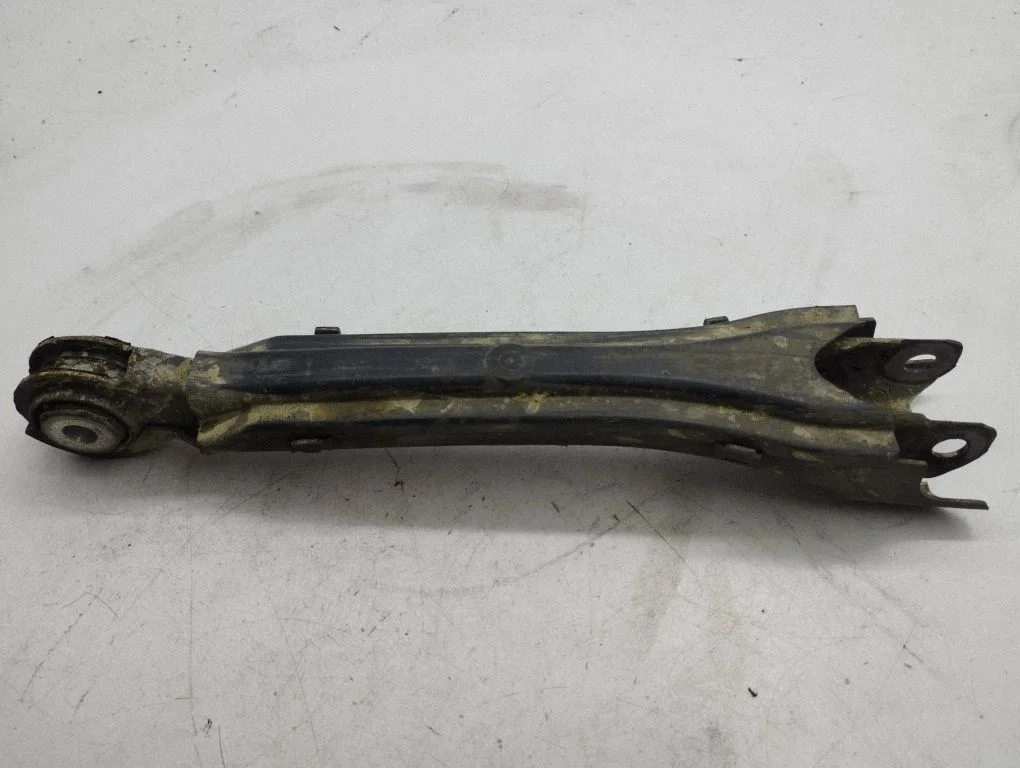 Rear upper control arm/wishbone – left