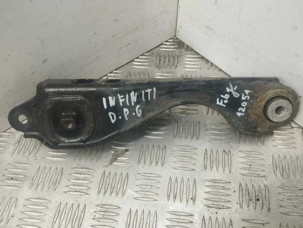 Rear upper control arm/wishbone – right