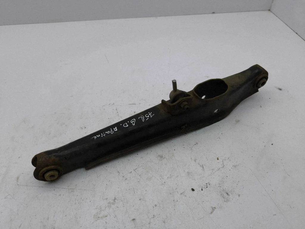 Rear upper control arm/wishbone – right