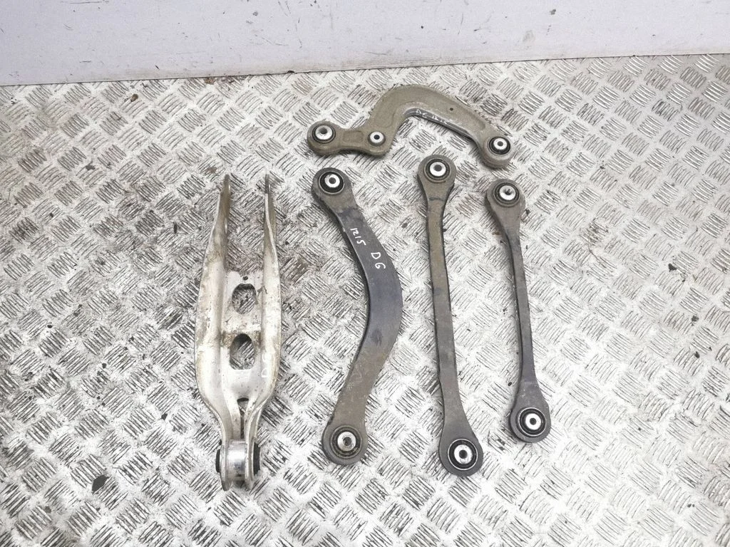 Rear upper control arm/wishbone – right