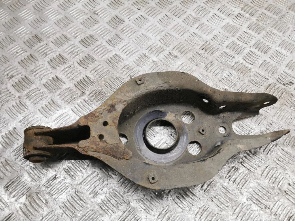 Rear upper control arm/wishbone – Lexus IS III XE30 (2013-2020)