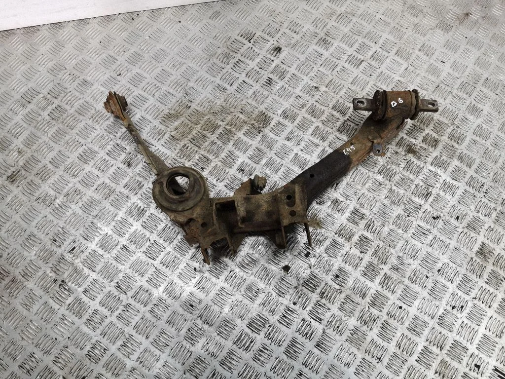 Rear upper control arm/wishbone – right
