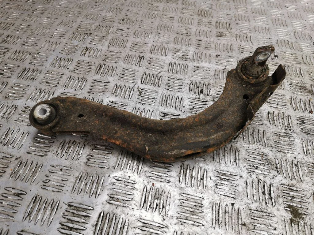 Rear upper control arm/wishbone – right